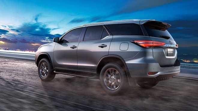 Toyota Fortuner 2021 phiên bản máy xăng 4.0