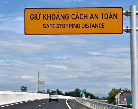 Khoảng cách phanh an toàn