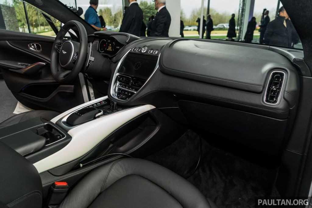 Nội thất Aston Martin DBX 