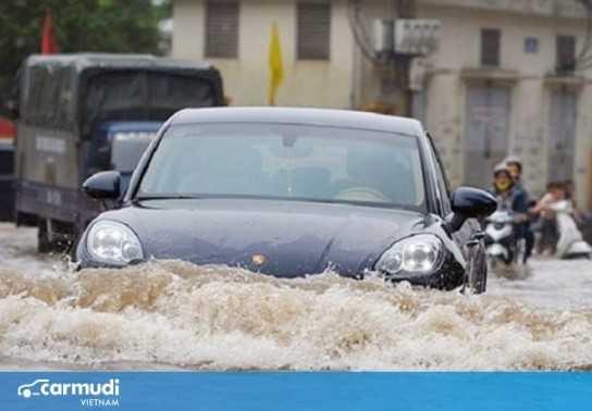 Kinh nghiệm chăm sóc nội thất xe sau khi bị ngập nước