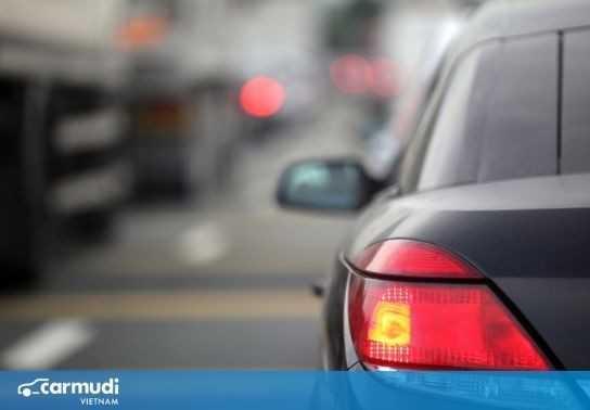 Bật mí cách kiểm tra đèn phanh ô tô khi một mình