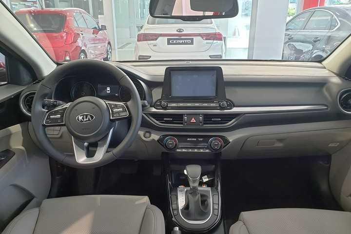 Khoang lái xe Kia Cerato 2021