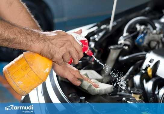 Cẩm nang tự vệ sinh khoang máy xe ô tô ở nhà