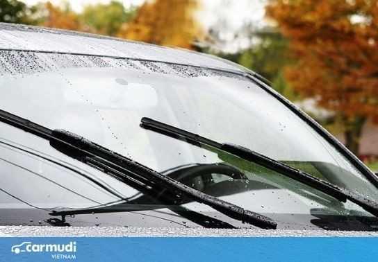 6 Lý do khiến cần gạt nước ô tô không sạch
