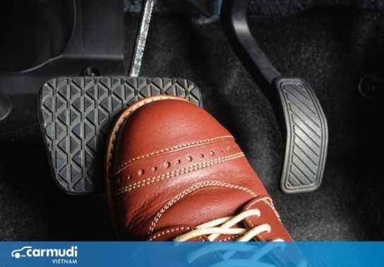 Cần làm gì trước khi khởi động ô tô?