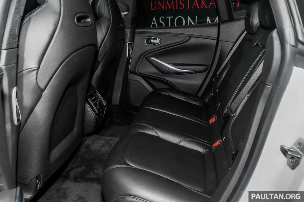 Nội thất Aston Martin DBX 