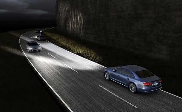 Di chuyển với tốc độ phù hợp, giữ khoảng cách an toàn