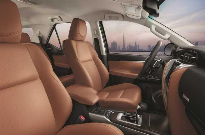 Toyota Fortuner 2021 phiên bản máy xăng 4.0