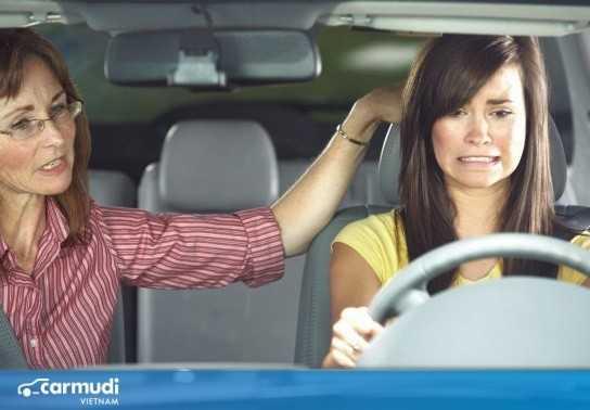 Những khó khăn mà người mới học lái xe số sàn thường gặp phải