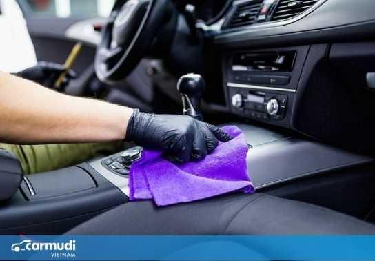 Mẹo chọn dụng cụ vệ sinh nội thất xe hơi phù hợp