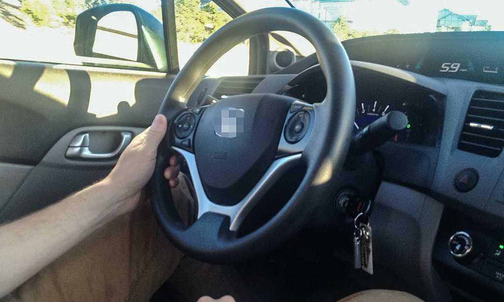 Cầm vô lăng sai cách