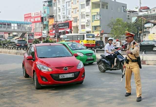 Mức phạt đối với lỗi sang đường không bật xi nhan