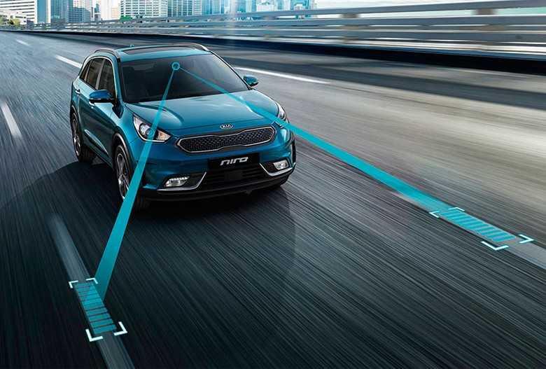 giữ ô tô ở chính giữa làn đường