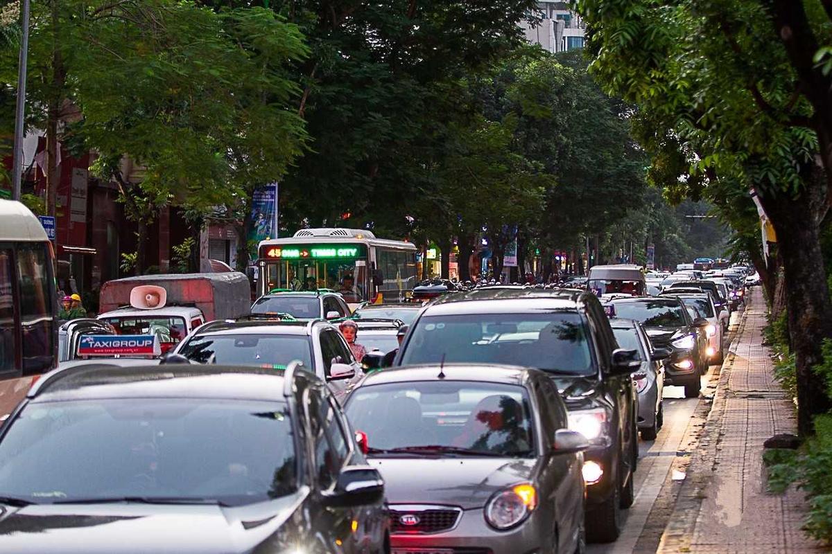 Làm thế nào để lái ô tô trong phố một cách mượt mà?