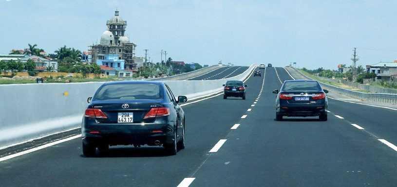 Căn khoảng trống phía sau