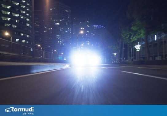 Quy định về mức xử phạt đối với hành vi sử dụng đèn chiếu xa trong đô thị