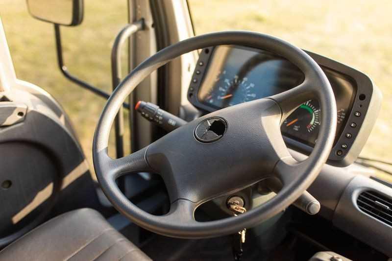 Nội thất Mercedes-Benz Unimog U500 2004