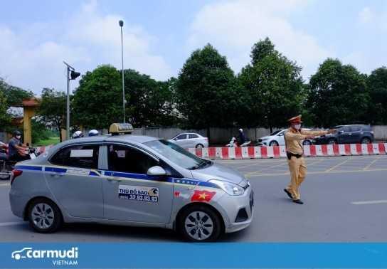 CSGT có được dừng xe để kiểm tra khi tài xế không vi phạm?