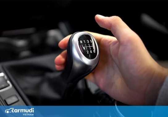 Những kinh nghiệm hữu ích để lái xe số sàn an toàn