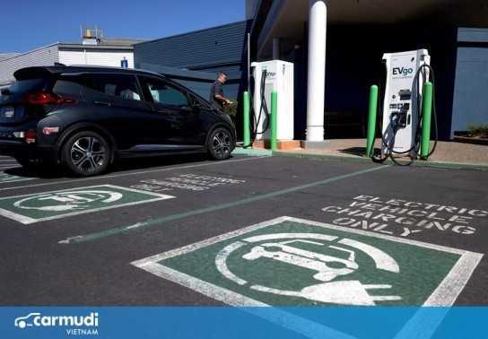 Tân tổng thống Mỹ tuyên bố xe công vụ Mỹ sẽ đồng loạt đổi thành xe điện