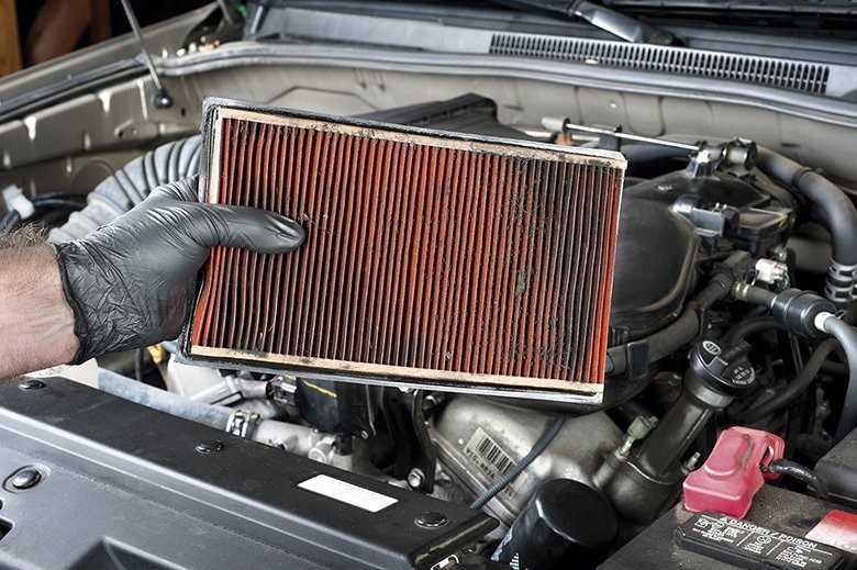 Thay bộ lọc gió