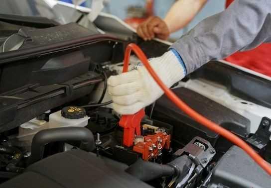 Tại sao bình xe hết điện?