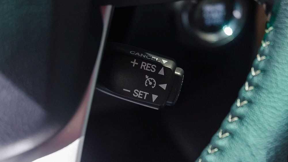 Mẹo lái xe tiết kiệm với Cruise Control