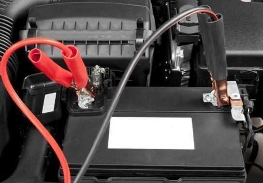 Cách xử lý khi ô tô hết điện ắc quy