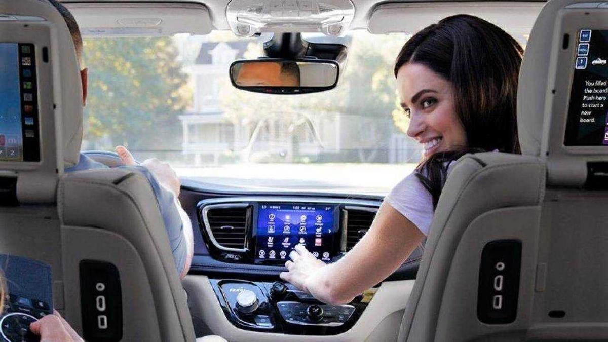 Quá tập trung vào hệ thống thông tin giải trí