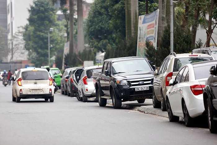 Đỗ xe trên vỉa hè, đi xe lên hè phố