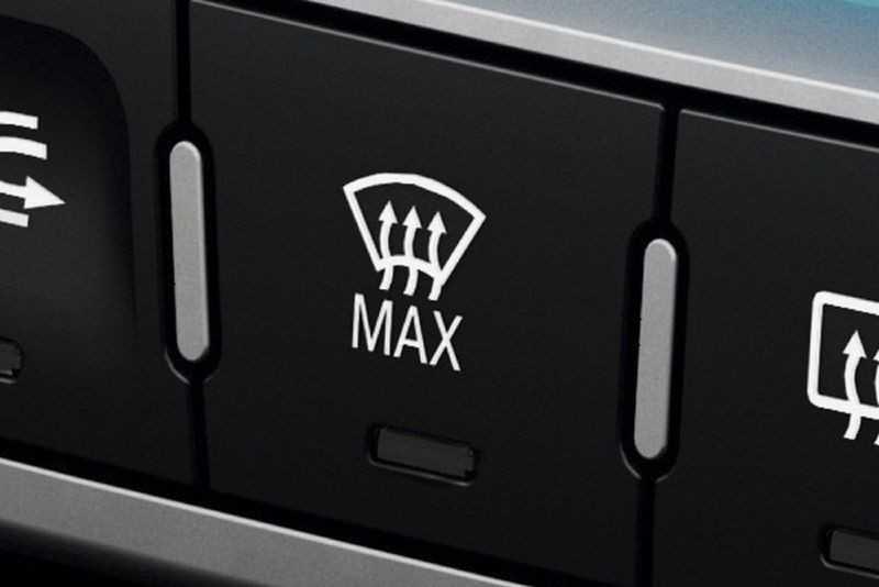 Mách bạn cách xử lý kính và gương xe bị mờ khi lái xe dưới trời mưa