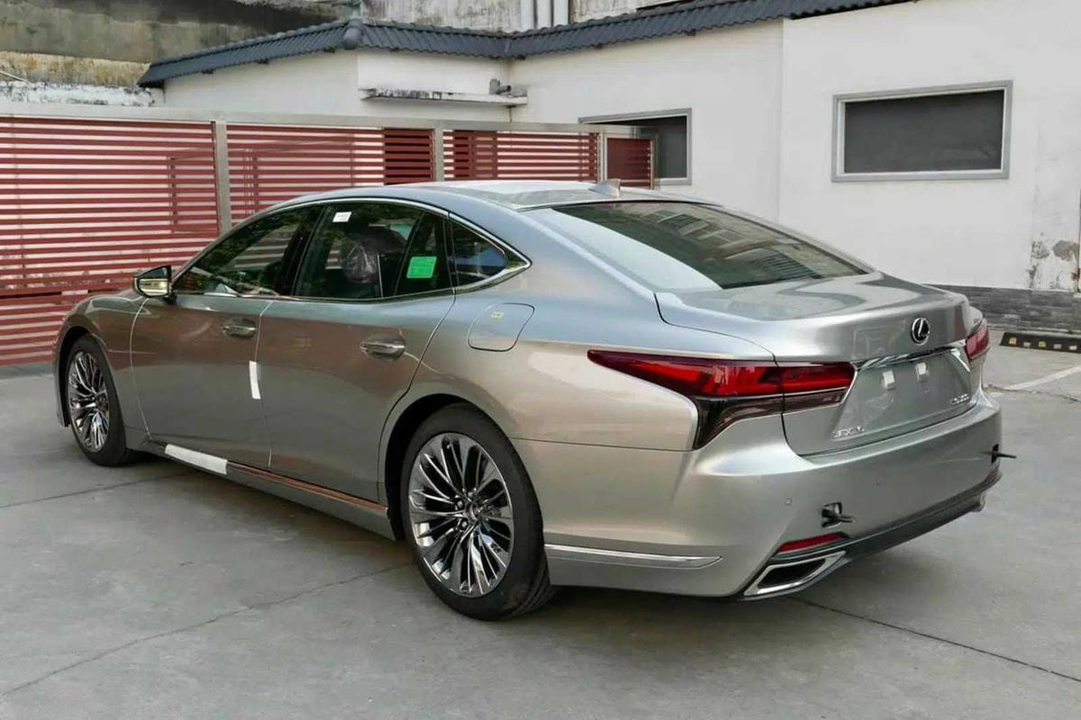 Lexus LS 2021