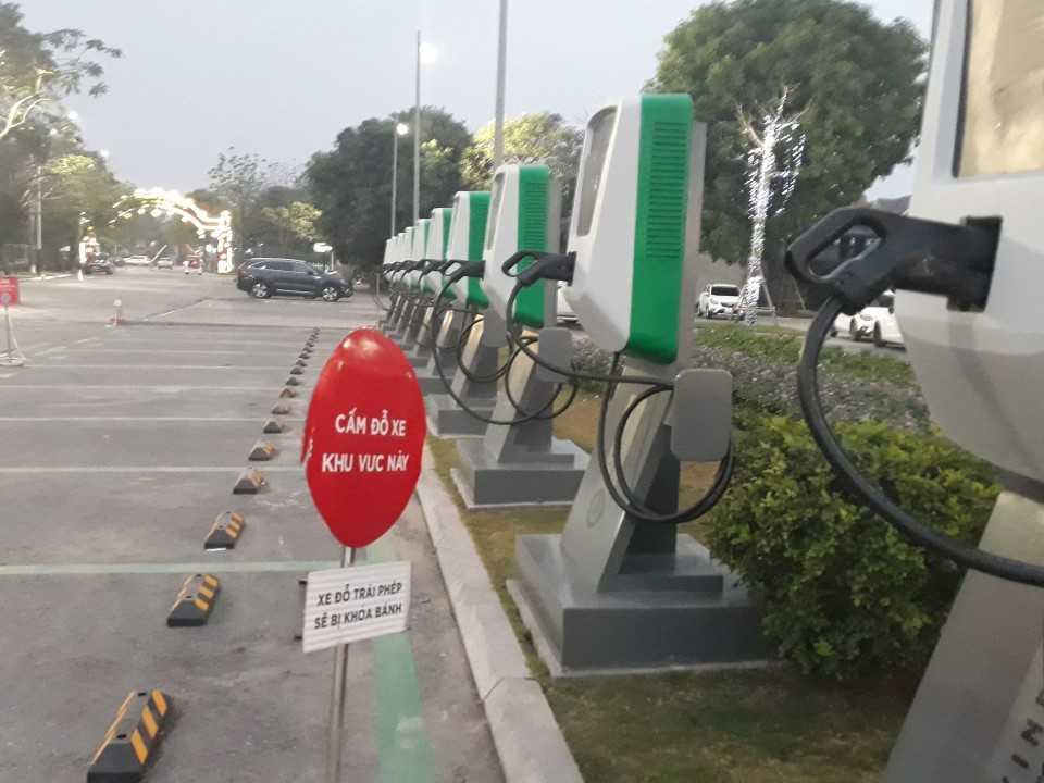 vinfast-lap-dat-he-thong-tram-sac-nhanh-tai-ha-noi