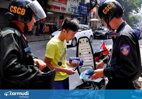 Cảnh sát cơ động có được phép dừng xe ngay cả khi không vi phạm luật giao thông?