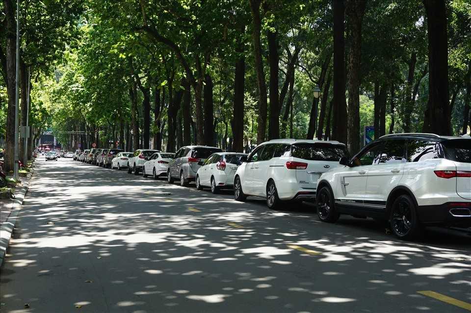 Dừng đỗ xe trên đường bộ