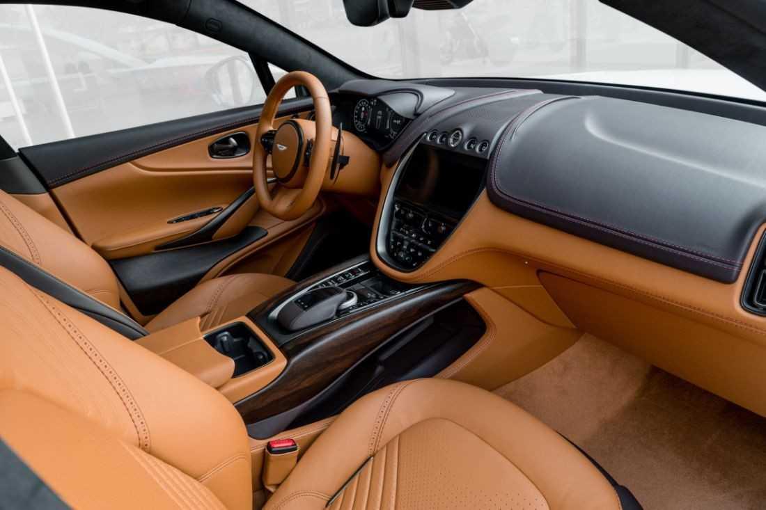 Nội thất Aston Martin DBX
