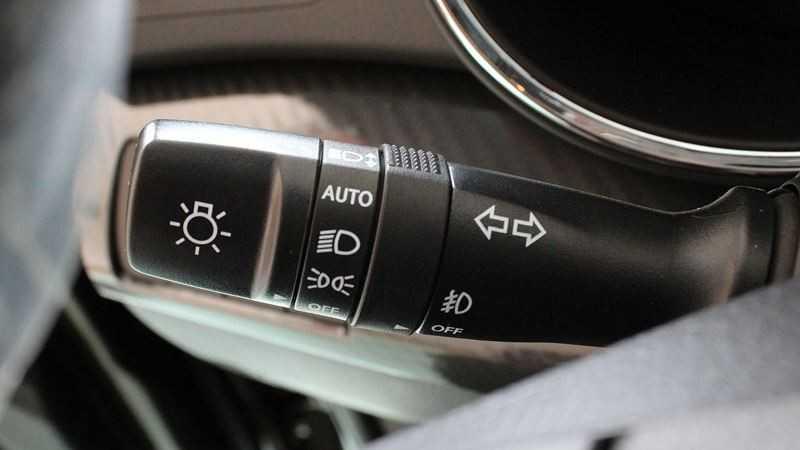 cach-chinh-den-pha-o-to-phu-hop-va-an-toan