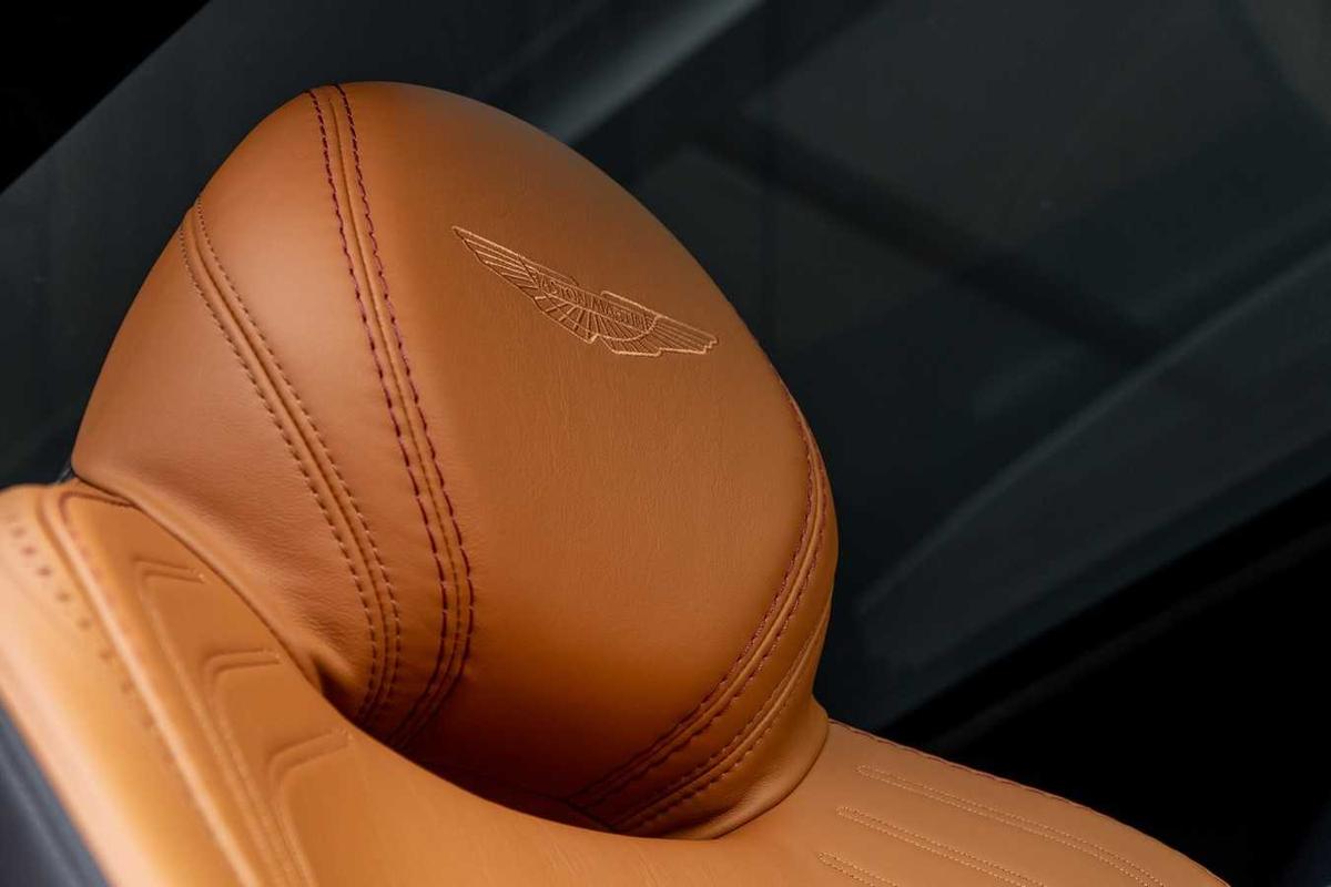 Nội thất Aston Martin DBX