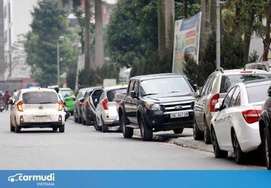 Mức xử phạt đối với các trường hợp đỗ xe trên vỉa hè, đi xe lên hè phố