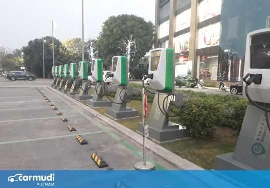 VinFast lắp đặt hệ thống trạm sạc nhanh tại Hà Nội