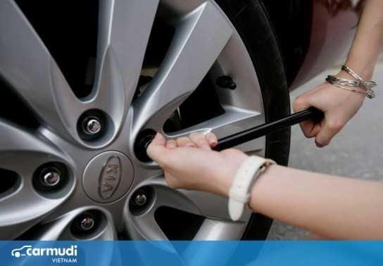 Cần lưu ý điều gì khi lái xe đi chơi ngày tết?