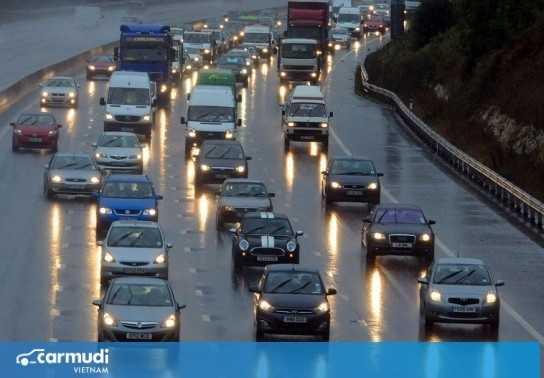 Một số kinh nghiệm lái xe trong đô thị cho người mới biết lái