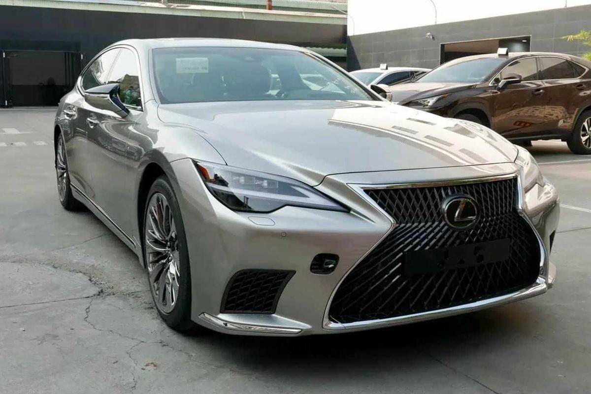 Lexus LS 2021