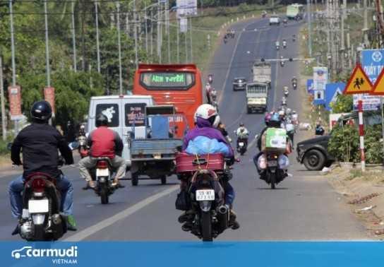 Những lưu ý để có trải nghiệm thú vị khi tự lái xe về quê ăn Tết kết hợp đi du lịch.