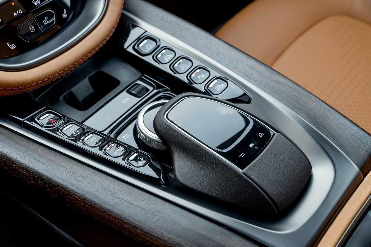 Nội thất Aston Martin DBX