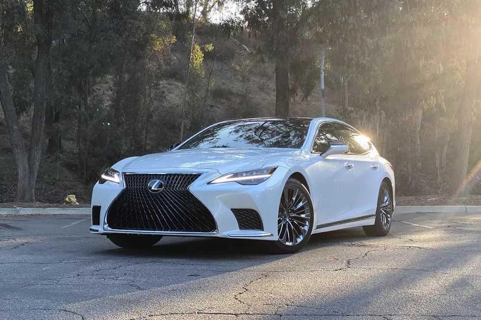 Lexus LS 2021