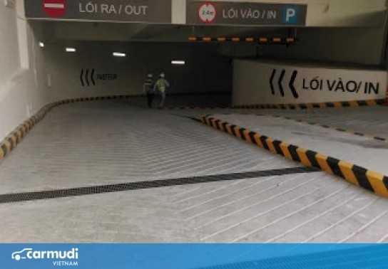 Bỏ túi kinh nghiệm chạy xuống dốc hầm đỗ xe cho người mới
