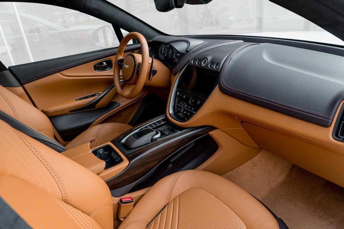 Nội thất Aston Martin DBX