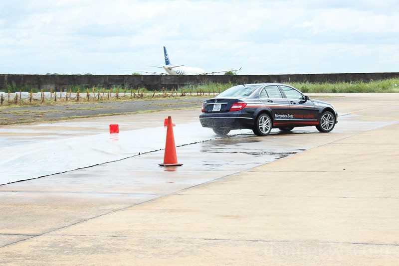 Một số lưu ý khi lái xe trên những đoạn đường trơn trượt