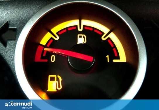 Những rủi ro tiềm ẩn khi để ô tô gần cạn bình xăng mới đổ